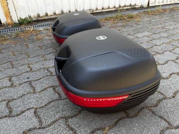Givi 2db motoros oldaldoboz