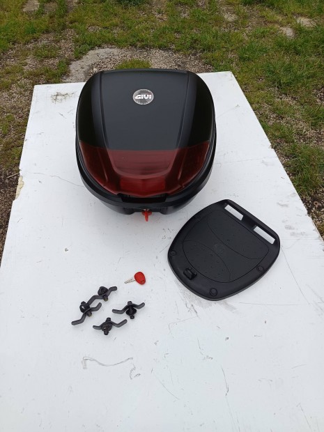 Givi 32 sisaktartó doboz komplettan eladó