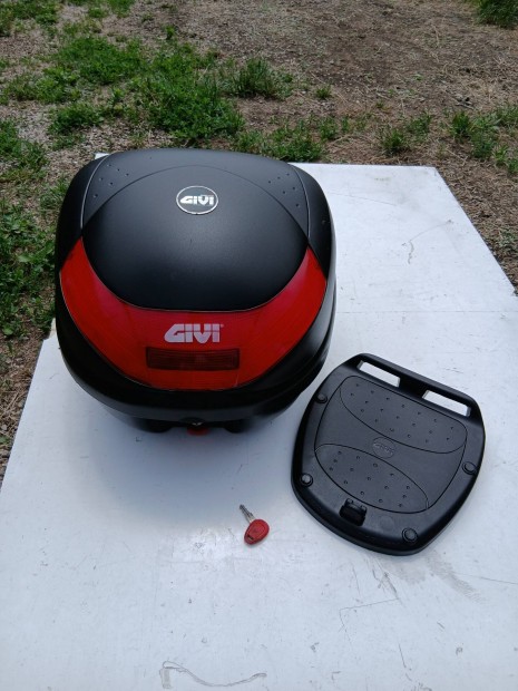 Givi 32 tpus sisaktart doboz elad
