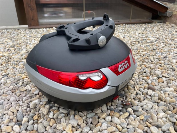 Givi 52l hts doboz s platni