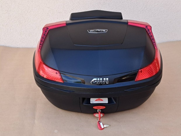 Givi B47NML hátsó túradoboz + Givi E131 háttámla