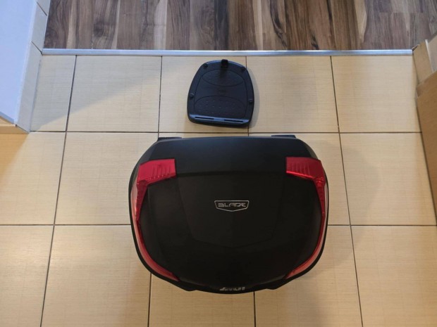 Givi B47 Blade Újszerű Platnival együtt