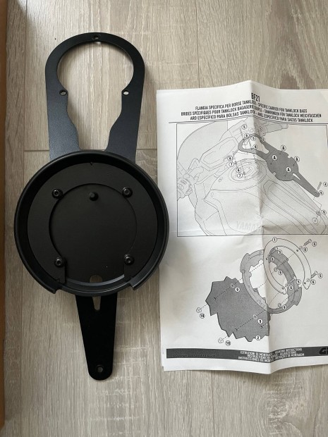 Givi BF21 tanktáskatartó adapter