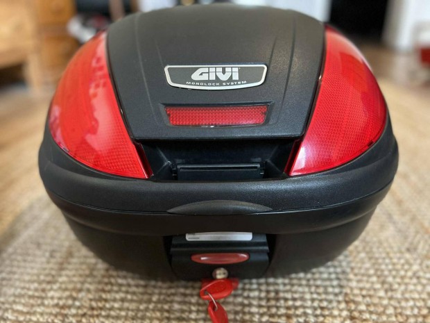 Givi E370N Monolock motor hts doboz s platni, csomagtart