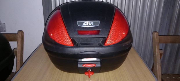 Givi E370N motoros doboz, top case