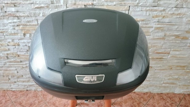 Givi E470 motoros sisaktartó doboz