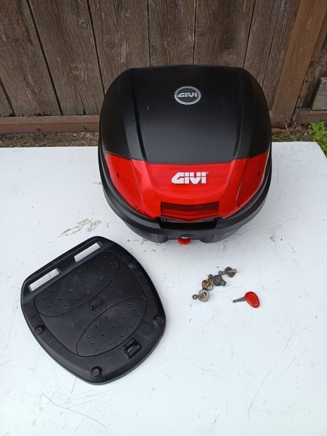 Givi E 300 sisaktart doboz elad 