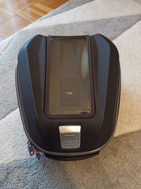 Givi ST611+ Tanktáska Tanklock