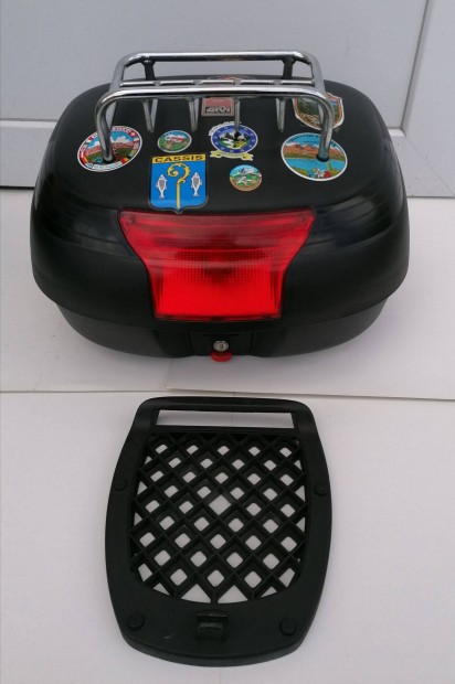 Givi T�radoboz f�kl�mp�val 45 literes Hornet GSR Vstrom Bandit