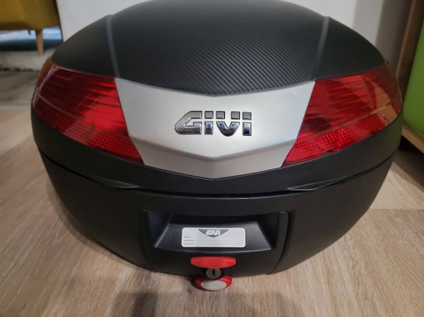 Givi V40N Monokey Túradoboz háttámlával