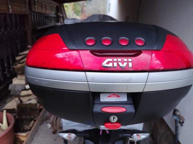 Givi V46 motoros top case doboz