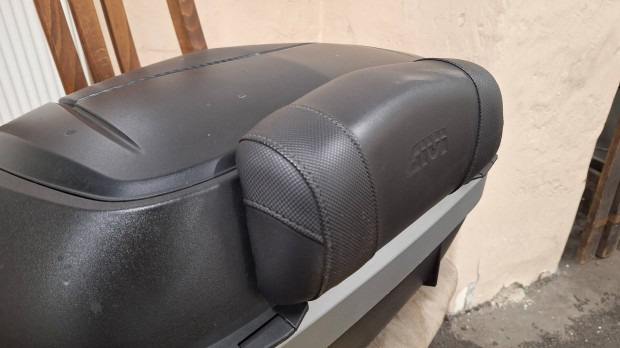 Givi V47 NNT tradoboz + httmla csomagtart doboz 47 Liter