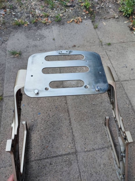 Givi Wingrack motorkerékpár doboz tartó