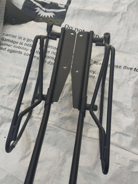 Givi csomagtart� ismeretlen motorra