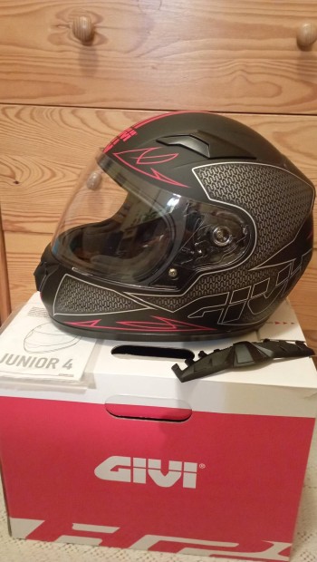 Givi junior 4, gyermek buksisak elad.