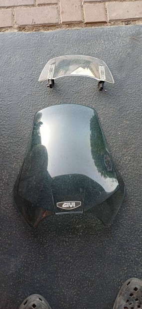 Givi plexi s magast