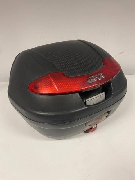 Givi sisaktartó doboz motoros robogos csomagtarto