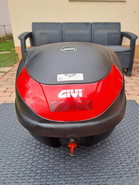 Givi tra doboz (motor robog)