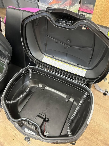Givi v 47 hátsó box eladó