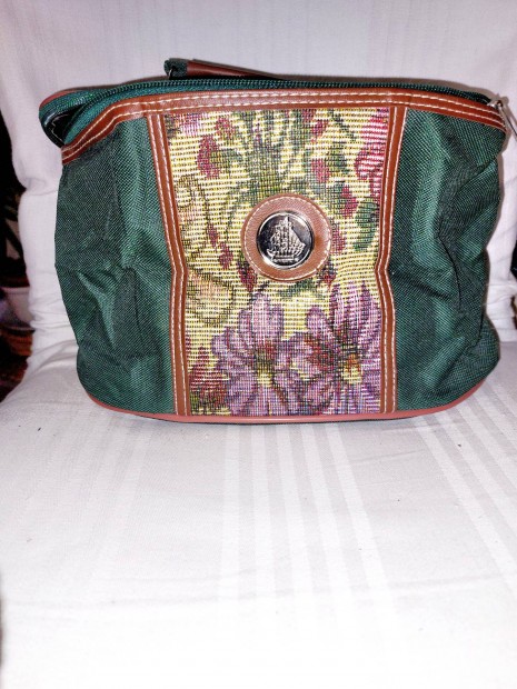 Gobelin d�szes z�ld kozmetikai t�ska   