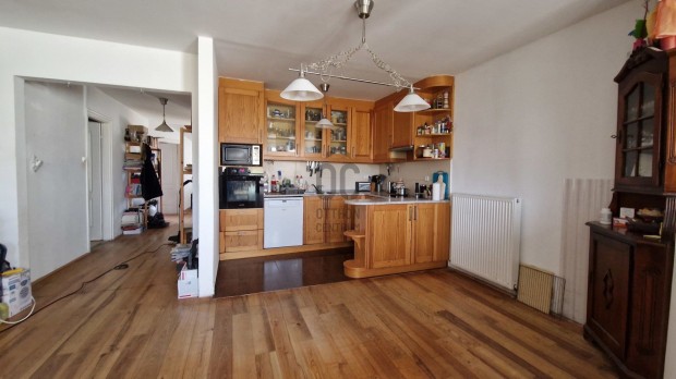 G�di elad� t�gla t�rsash�zi lak�s