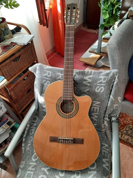 Godin elektoakusztikus klasszikus gitár
