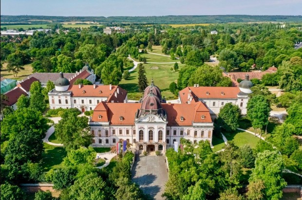 Gödöllő, Fenyvesi Nagyúton, Önálló Épülett/ Társasház , Melléképületek