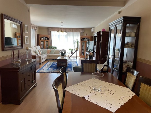 G�d�ll�, R�ges utca, 325 m2-es, csal�di h�z, 5 szob�s, fel�j�tott /