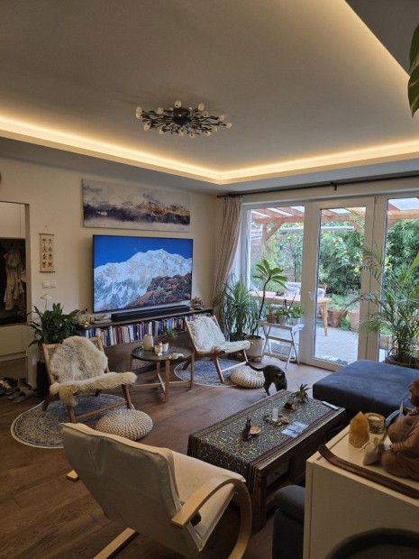 G�d�ll�, Szk�ta k�r�t, 94 m2-es, t�rsash�zi lak�s, 3 szob�s, kiv�l�