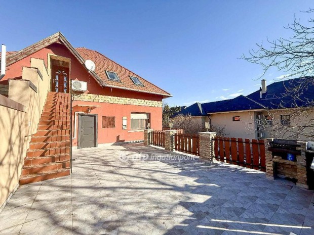 G�d�ll�i 148 nm-es h�z elad�