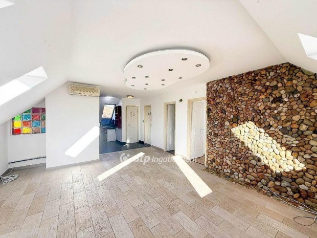 G�d�ll�i 148 nm-es h�z elad�