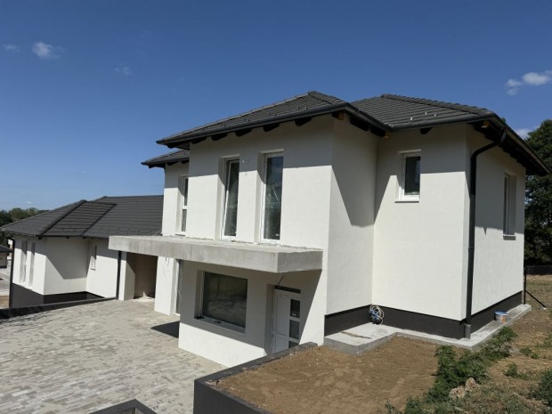 G�d�ll�i 150 nm-es h�z elad�