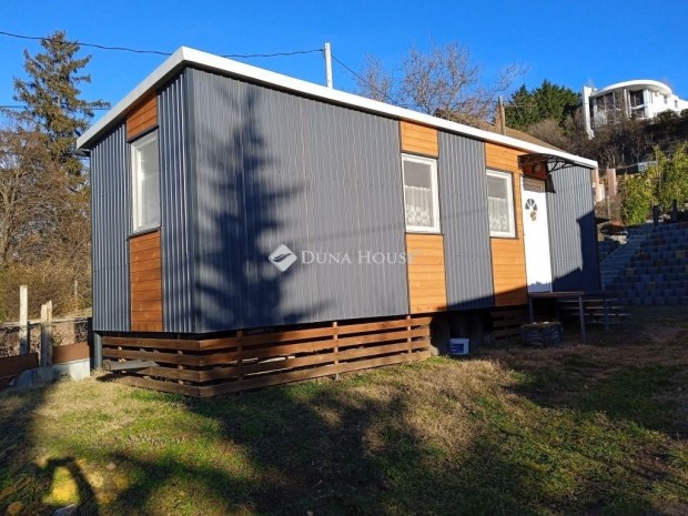 G�d�ll�i elad� 600 nm-es telek