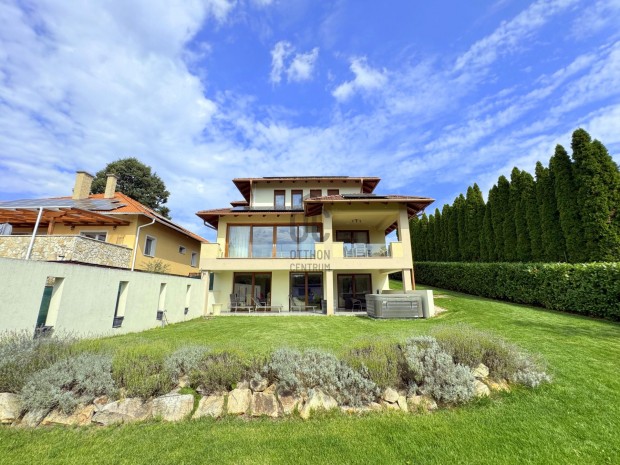 G�d�ll�i elad� t�gla csal�di h�z