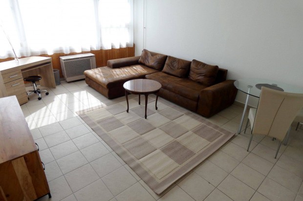 G�d�ll�n a k�zpont k�zel�ben elad� egy 59 nm es lak�s