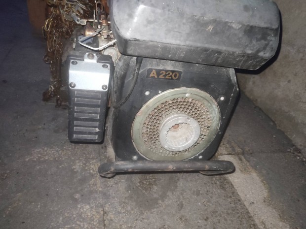 Goldoni uno multifunkci�s kis traktor h�t�loval  