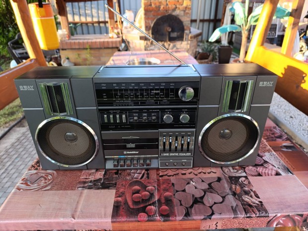 Goldstar TSR-850 boombox