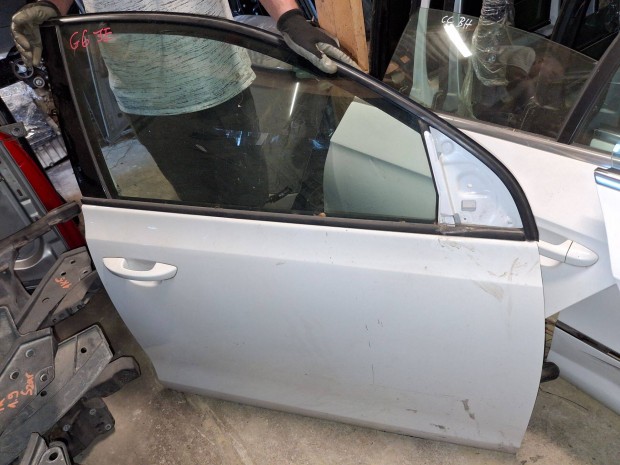 Golf6 5ajts 2009-2014 jobb oldali van csak 60.000.-ft