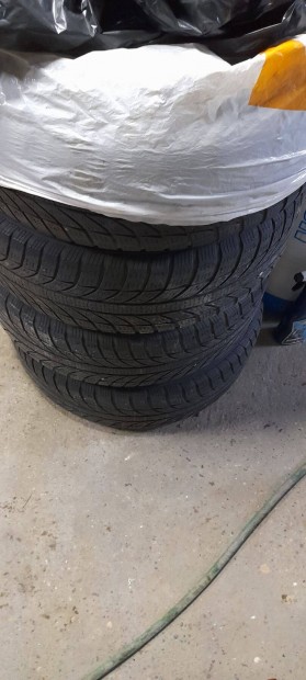 Golf 4 15,, ös lemezfelni téli gumival dísztárcsával