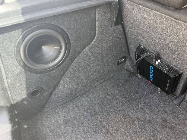 Golf 4 autóspecifikus mélynyomó szett.Crunch Gpx500.2 + Hertz Es 200.5