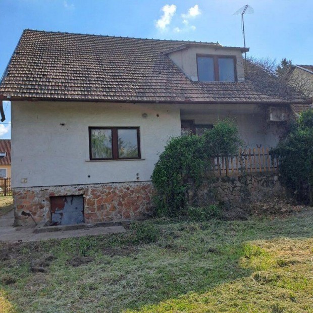 Gombn feljtst ignyl 150 m2-es hz, 916 m2 telekkel