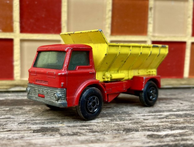 Gombkerek Matchbox Superfast Grit Spreader Truck. tkapar billencs