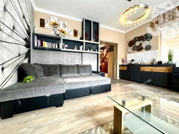 Gondozott, korszer� otthon elad� Helv�ci�n!