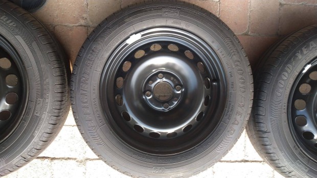 Good Year 175/65 R14 Fiat 500 felnin, dsztrcsval