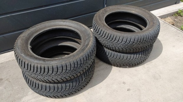 Good Year 205/60R16 téligumi