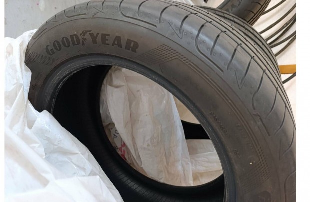 Good Year 225/45 R17 ny�rigumi 2 db
