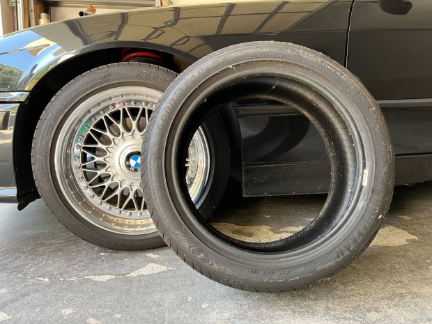 Good Year Eagle F1 225/45 R17 nyári gumiabroncs