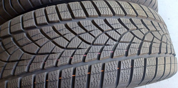 Good/Year Ultragrip Performance+ 235/60 R18 téli gumik 4db.8,5mm