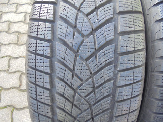 Goodyear 17-es 2 db keveset futott tli gumi elad