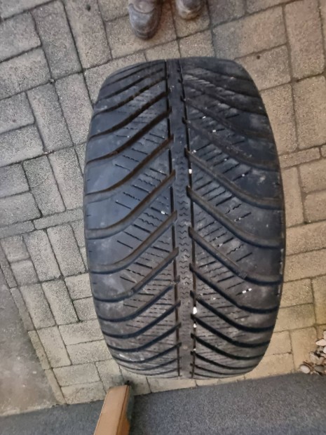 Goodyear 205/55 r16 négyévszakos gumiabroncs